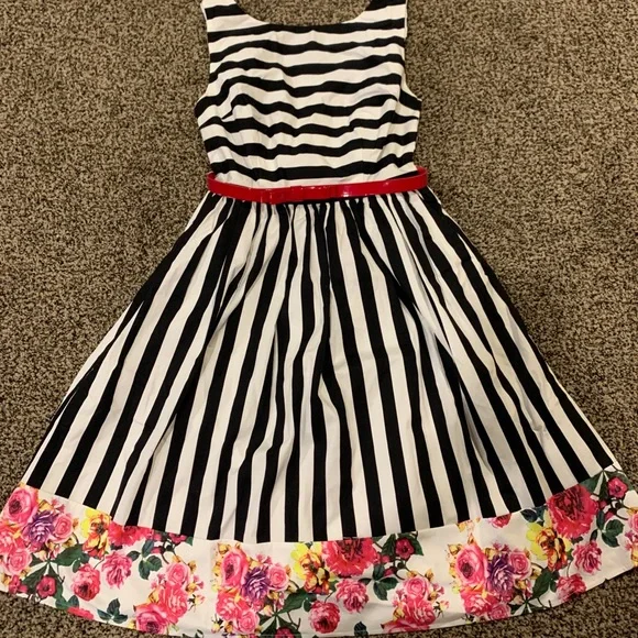 New ModCloth miss mix it belted dress! - Picture 2 of 7